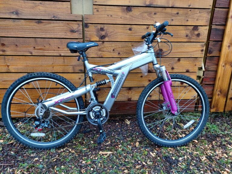Shockwave XT975 Mountain Bike Old Spokes Home